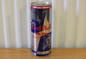 red-bull-energy-drink-can-hungary-limited-edition-air-race-peter-besenyeis